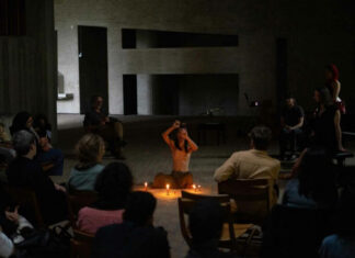 Live geluid en beweging door kunstenaars van de Performance Club in Loods 6