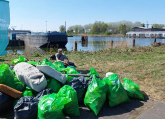Canal Cleanup haalt duizenden kilo’s zwerfafval op langs het IJ en Noordzeekanaal