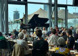 Zomerse klanken op het terras van het Muziekgebouw aan ’t IJ