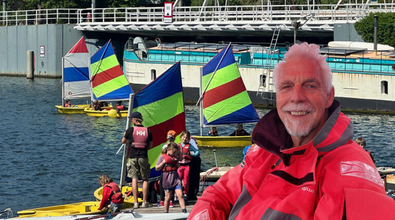 Rob van Zanten van zeilschool Nautiek: ‘iedereen moet van mij het water op’