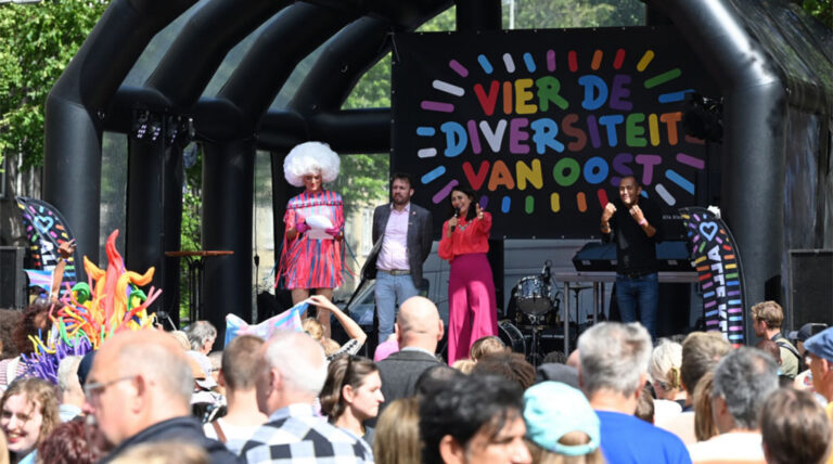 Pride Oost kleurt het Javaplein tijdens WorldPride Amsterdam