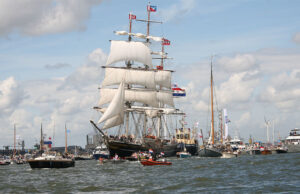 SAIL viert jubileum met muziek, tattoos, oranje kleding en Tall Ships