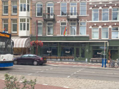 Restaurant Roef vaart de Middenweg binnen