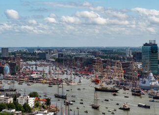 Derde dag op SAIL: varen, wandelen en genieten langs de Oostelijke Handelskade