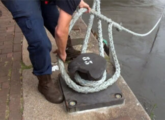 Waterschap vaart met toiletboot tijdens SAIL