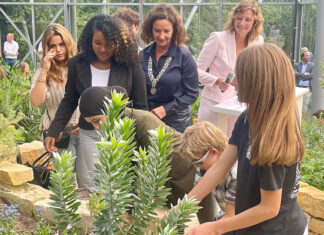 Burgemeester Femke Halsema opent nieuwe klimatenkas in de Hortus