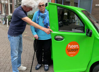Het fel groene autootje voor korte ritten in de buurt
