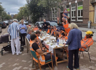 Feestje voor de werklui die groot onderhoud Hogeweg uitvoerden