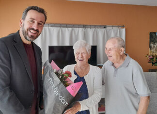 Aan de champagne met jubilerend echtpaar Kok-Weijermans Â