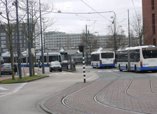 De pleinen van Oost. Het Azartplein