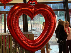 Tennisvereniging Tie-Breakers viert 30 jaar met knalfeest in rood, roze en wit