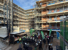 Hoogste punt bereikt van nieuwbouw zorglocatie Open Hof aan Fizeaustraat