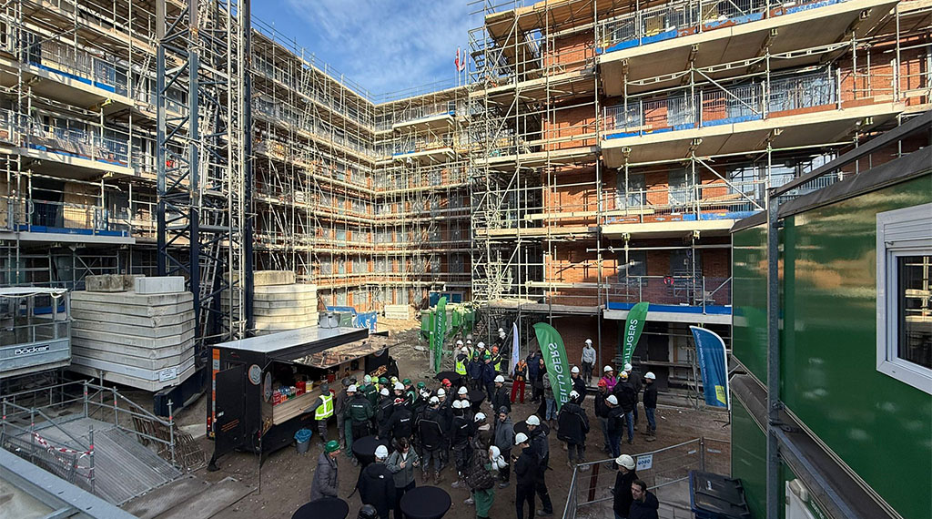 Hoogste punt bereikt van nieuwbouw zorglocatie Open Hof aan Fizeaustraat