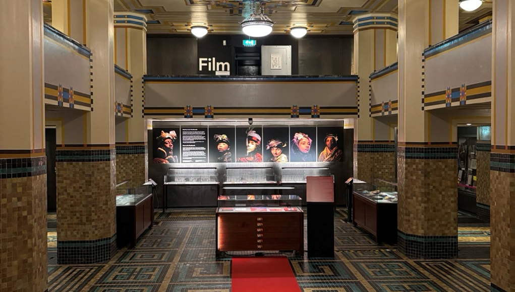 Dwars 253, p 11, Rode Loper, Stad door Kinderogen 2