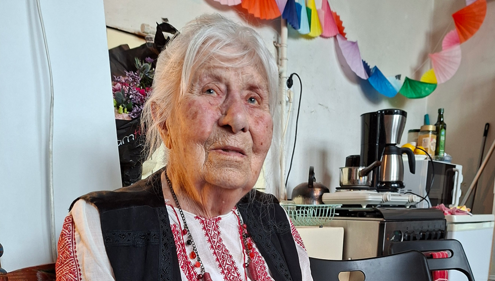 Dwars 253, p 17, Jubileum 100 jaar, Theresa