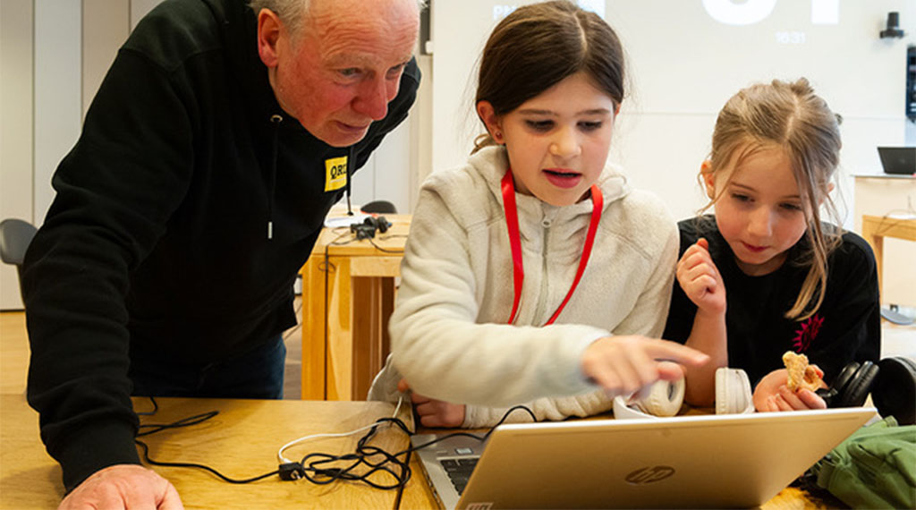 Geluiden uit Oost: ‘Een podcast maken kan iedereen leren’.