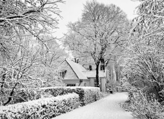 Herberg Zeeburg in de sneeuw. Zeeburgerdijk