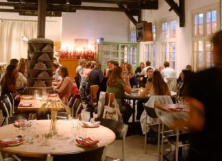 Van brood in de ochtend tot diner in de avond bij restaurant VRR en stadsbakkerij As