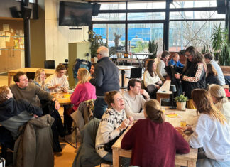 Spanning tot de laatste ronde tijdens de oost-onlineQuiz bij Tie-Breakers