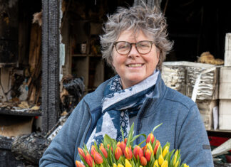Buurt helpt bloemen-Elly