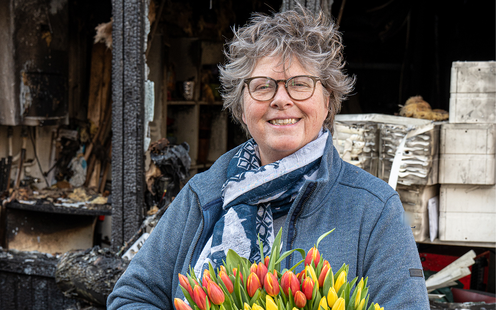 Buurt helpt bloemen-Elly
