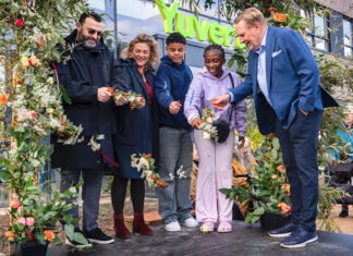 Oos Kesbeke opent nieuw schoolgebouw Yuverta in de Watergraafsmeer
