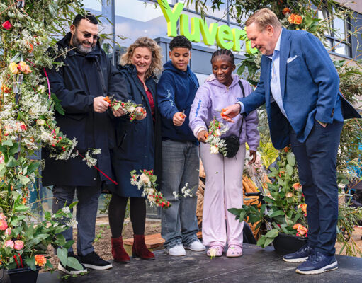 Oos Kesbeke opent nieuw schoolgebouw Yuverta in de Watergraafsmeer