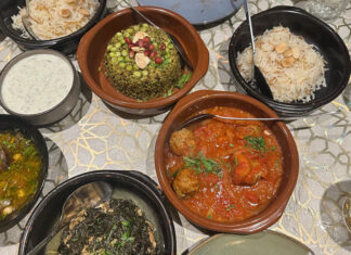 Iftar bij Sham Oost aan Borneosteiger verbindt