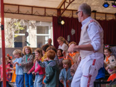 De echte start van Koningsnacht was voor de Kinderopera op het Hogewegplein