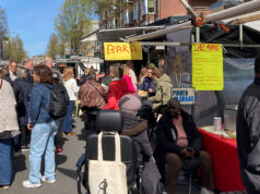 Grote Paasdrukte op overvolle Dappermarkt