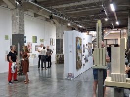 Tien jaar IJ Kunst Collectief exposeert in de Bagagehal
