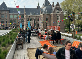 Stralende opening Strand van Oost aan rand Oosterpark trekt veel publiek
