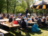 Janny van der Heijden bij de Tafel van Oost op Bevrijdingsdag in het Oosterpark