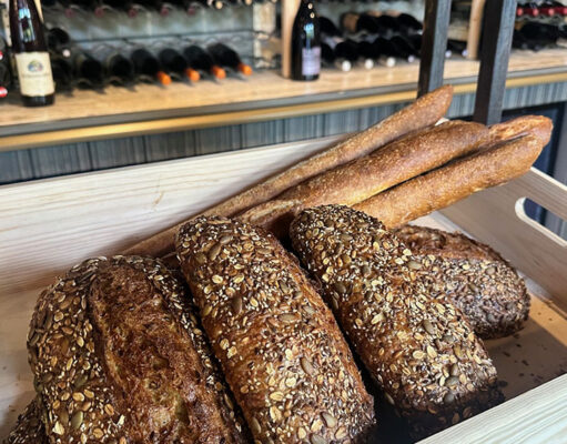 Nu ook vier dagen per week brood van restaurant Fyr in de Czaar Peterstraat