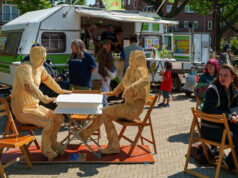 Stuck in the Middle zet tussenmensen in het licht op het Krugerplein
