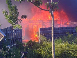 Grote brand bij Nieuwe Levenskracht aan Voorlandpad snel geblust