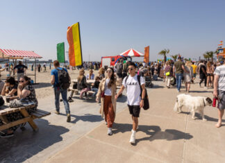 Strand IJburg opent zomerseizoen met sport, theater en activiteiten op het water