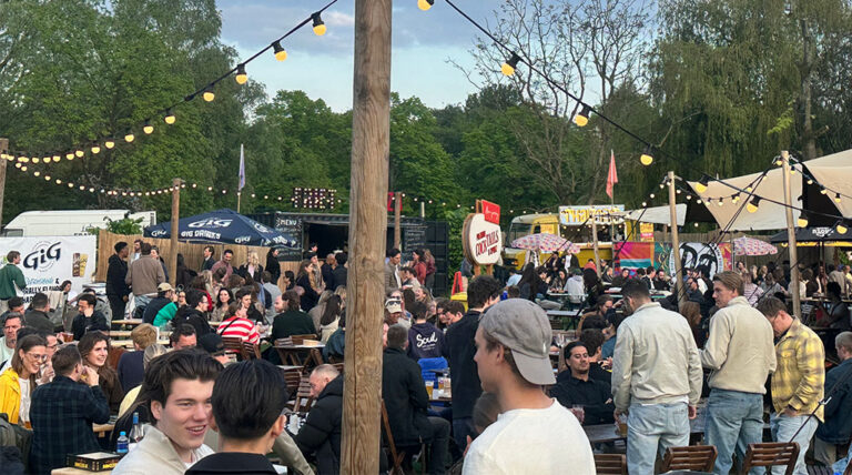 TAPT Festival opent in Flevopark met karaoke, spellen en disco bingo