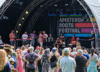 Amsterdam Roots brengt schaduw, muziek en wereldsmaken samen in het Oosterpark