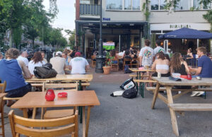 Pleinen van Oost. Domweg gelukkig op het Dapperplein