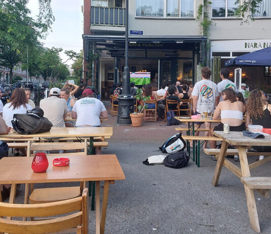 Pleinen van Oost. Domweg gelukkig op het Dapperplein