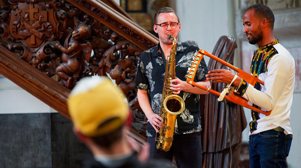 Mozes en Aäronkerk Een Harp onder de Riem xl