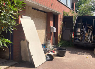 Brand na explosie in pand Ombilinstraat