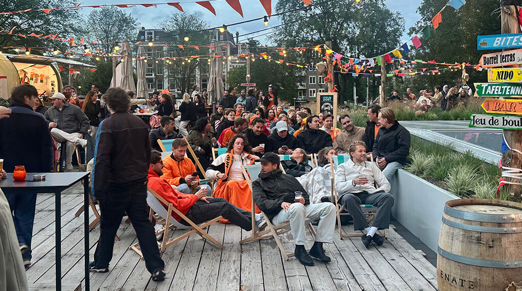 Oranjeavond Strand van Oost xl