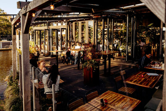 Nieuw restaurant TÊTE opent aan het water