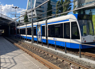 Tram 26 rijdt wat later door naar Strandeiland
