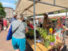 Groenmarkt op Makassarplein druk bezocht ondanks de hitte