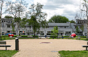 Schoffel of hark in adres, wonen in beton