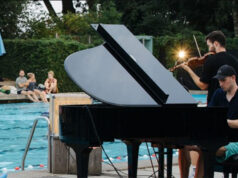 Dobberen op een luchtbed terwijl Schumann klinkt: klassiek concert keert terug naar het Flevoparkbad