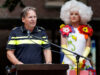 Politiechef Peter Holla opent Shakespeare Club in H’ART Museum: ‘Veiligheid begint met vertrouwen’
